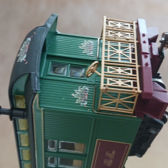 Thomas Kinkade Christmas express Hawthorne village,"bringing home the tree" - Picture 3 of 13